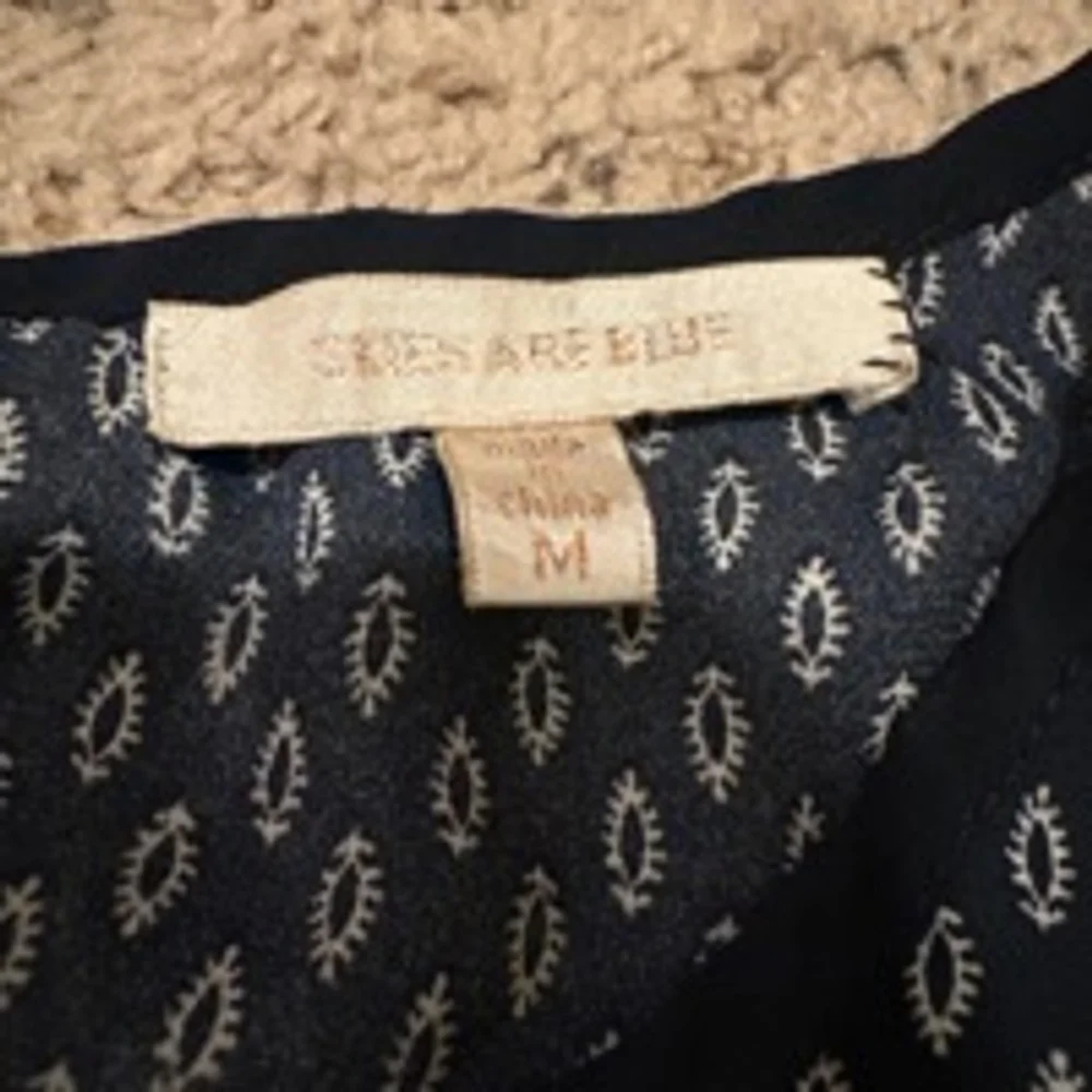 Women's Skies are Blue Top Size M Blue White - Picture 2 of 7